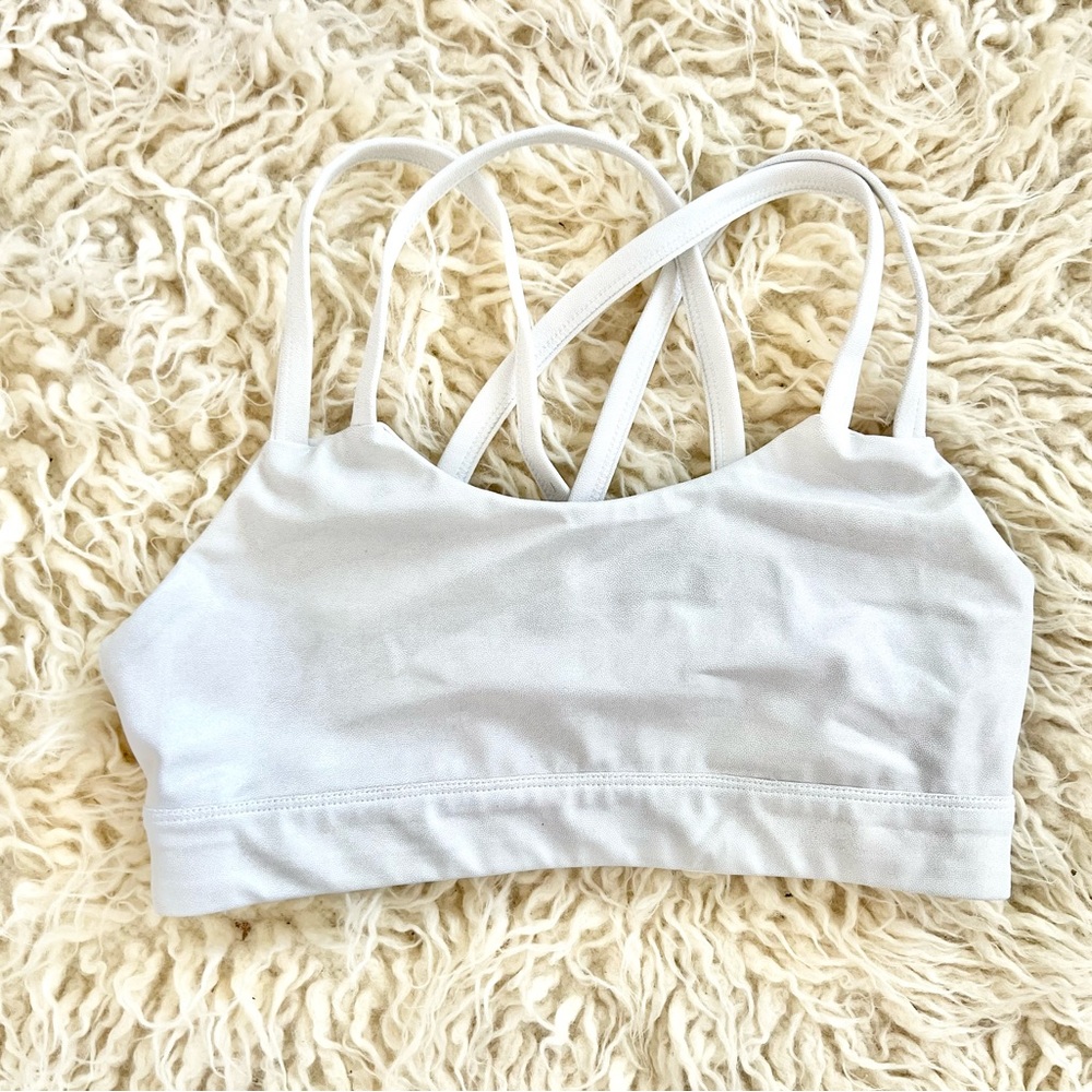 Curves’n’Combatboots white shimmer sports bra